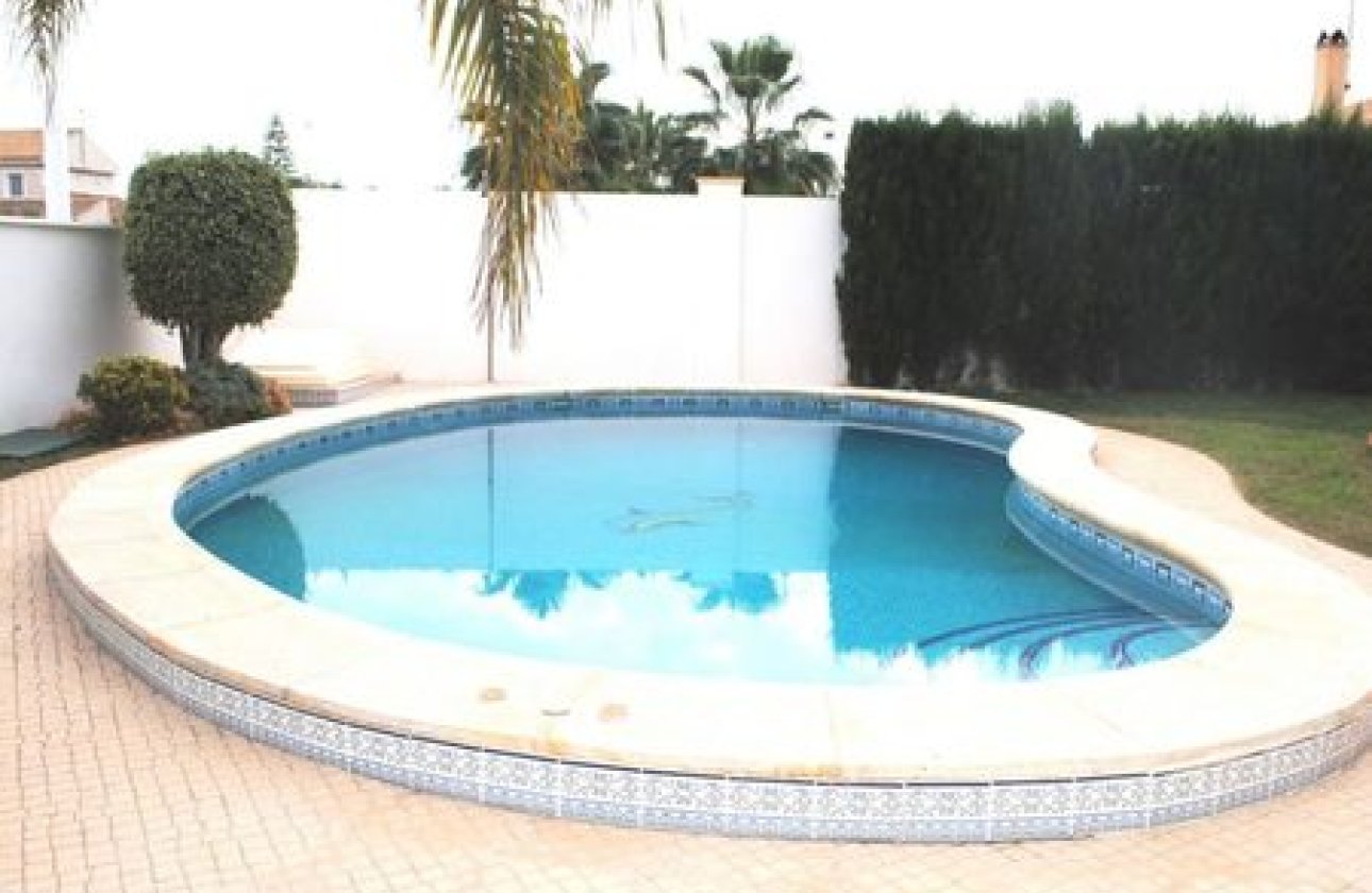 Resale - Villa - La Zenia