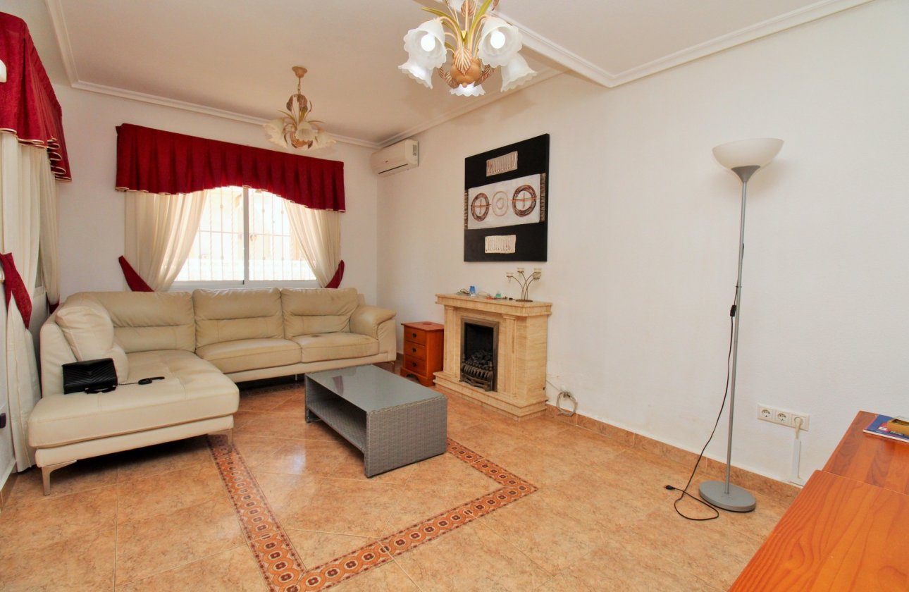 Resale - Villa - Orihuela Costa - Playa Flamenca