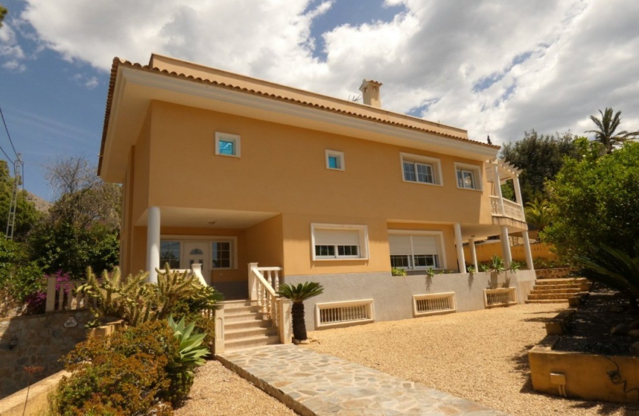 Resale - Villa - Altea
