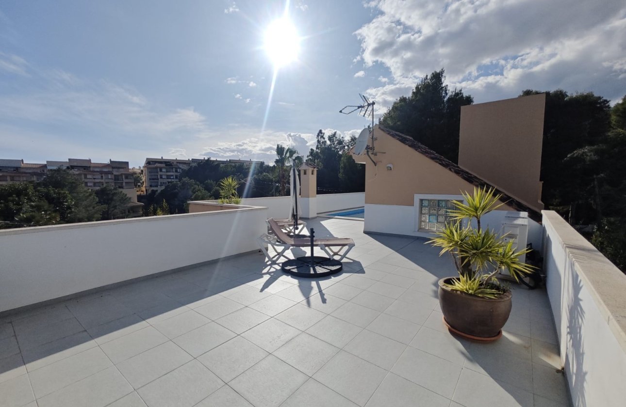 Resale - Villa - Altea