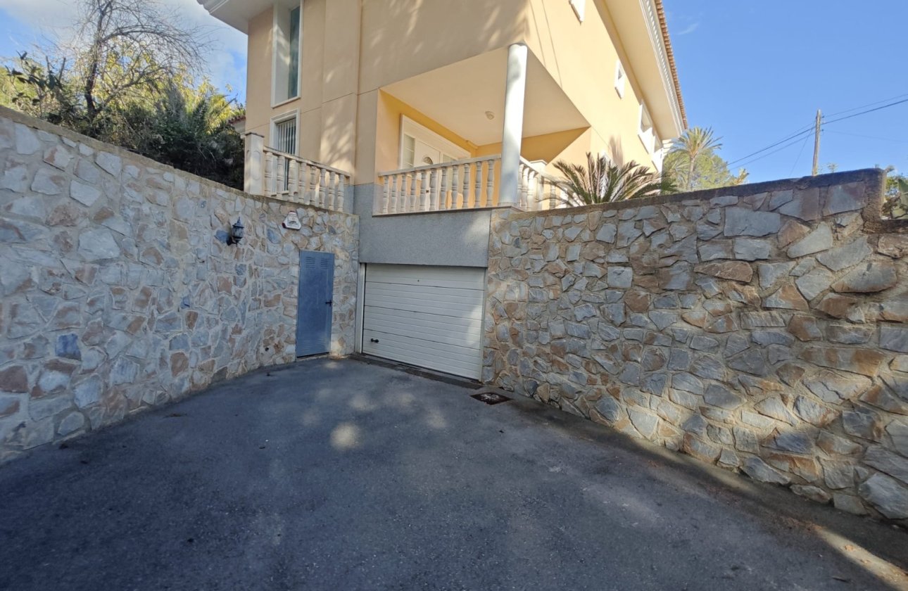 Resale - Villa - Altea