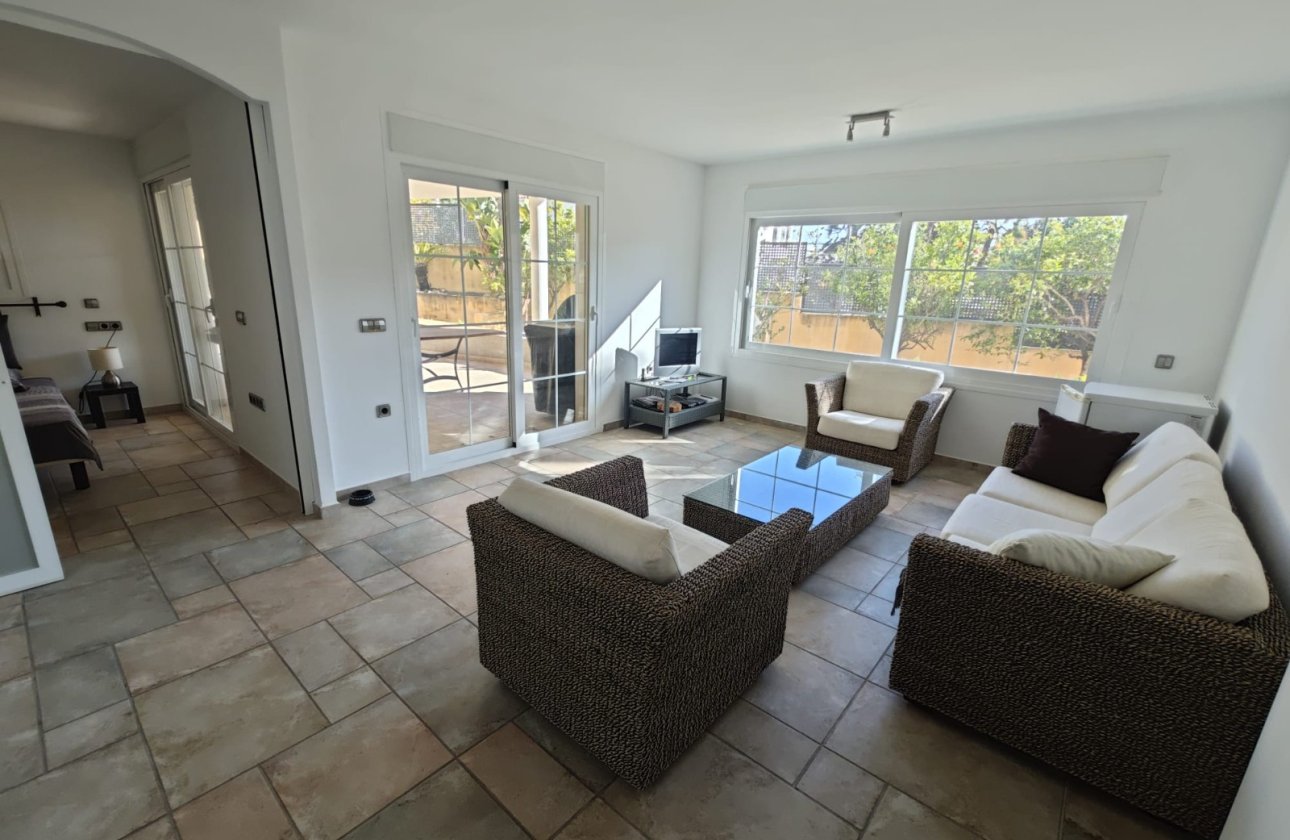 Resale - Villa - Altea