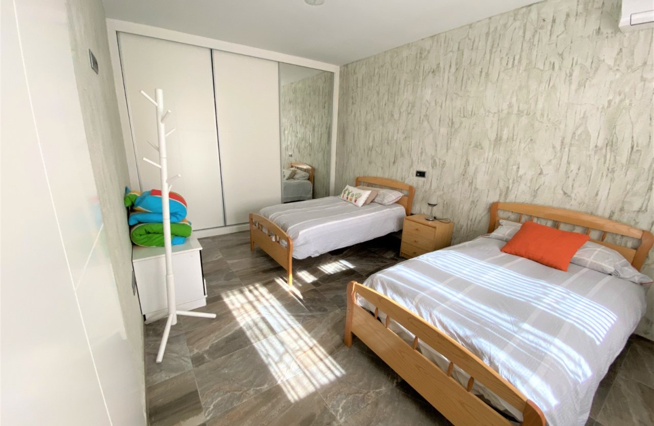 Resale - Villa - Sax