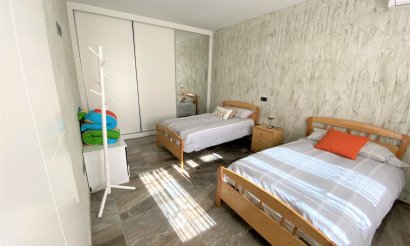 Resale - Villa - Sax