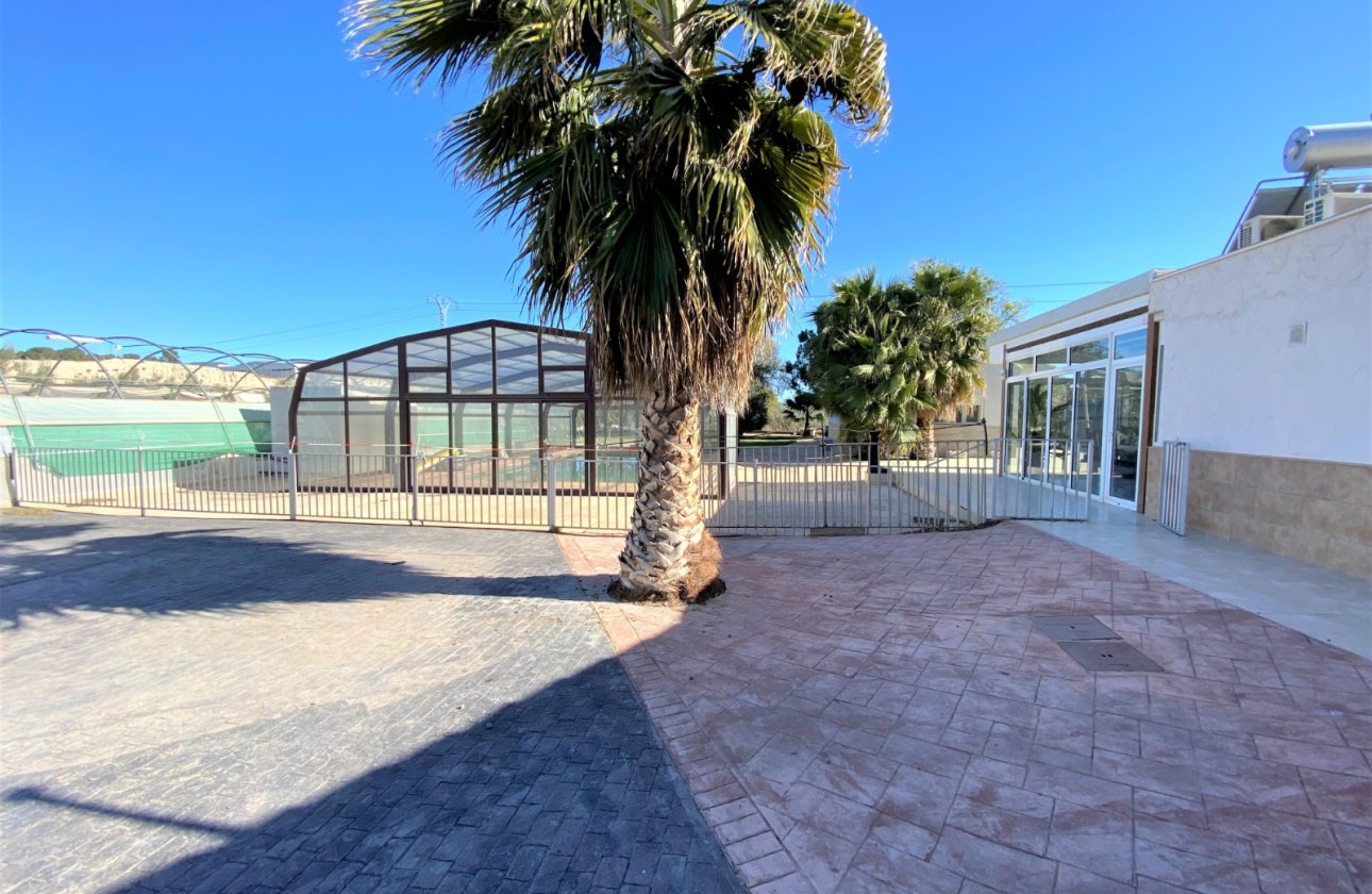 Resale - Villa - Sax