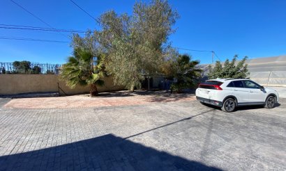 Resale - Villa - Sax