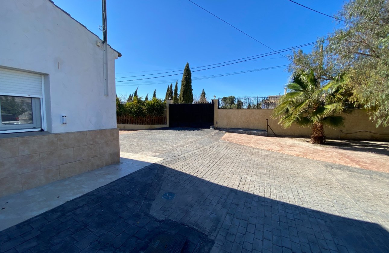 Resale - Villa - Sax