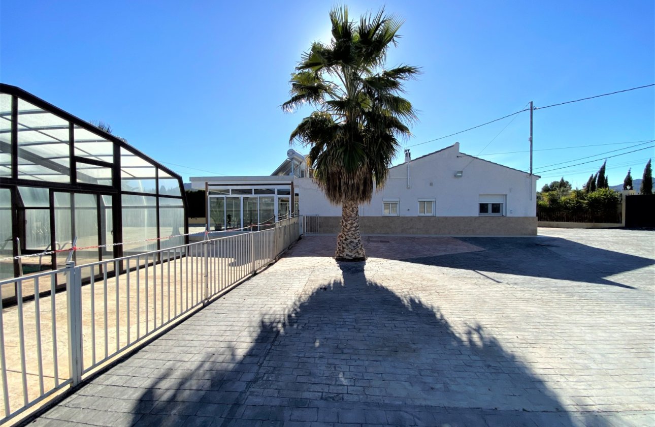 Resale - Villa - Sax