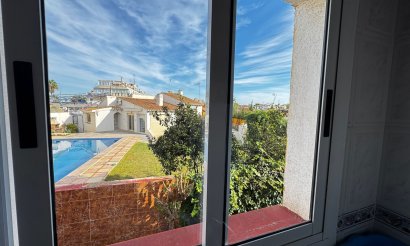 Resale - Villa - Torrevieja - Punta Prima