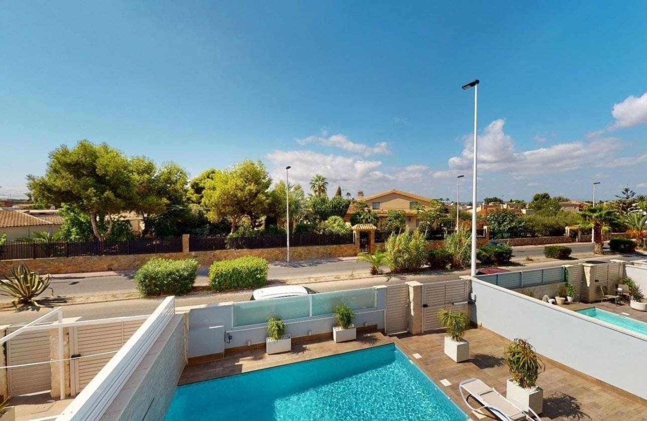 Resale - Villa - Torrevieja