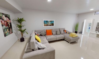 Resale - Villa - Torrevieja