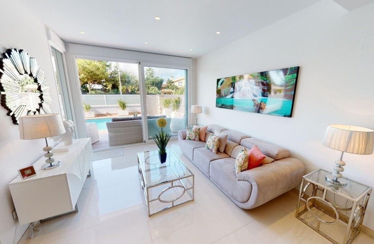 Resale - Villa - Torrevieja