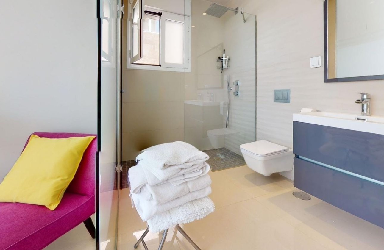 Resale - Villa - Torrevieja