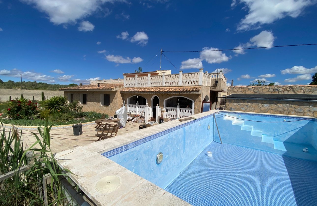 Resale - Villa - Sax