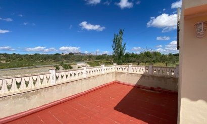 Resale - Villa - Sax