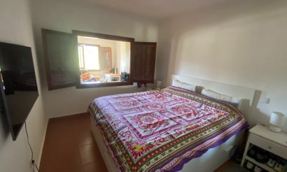 Resale - Villa - Sax