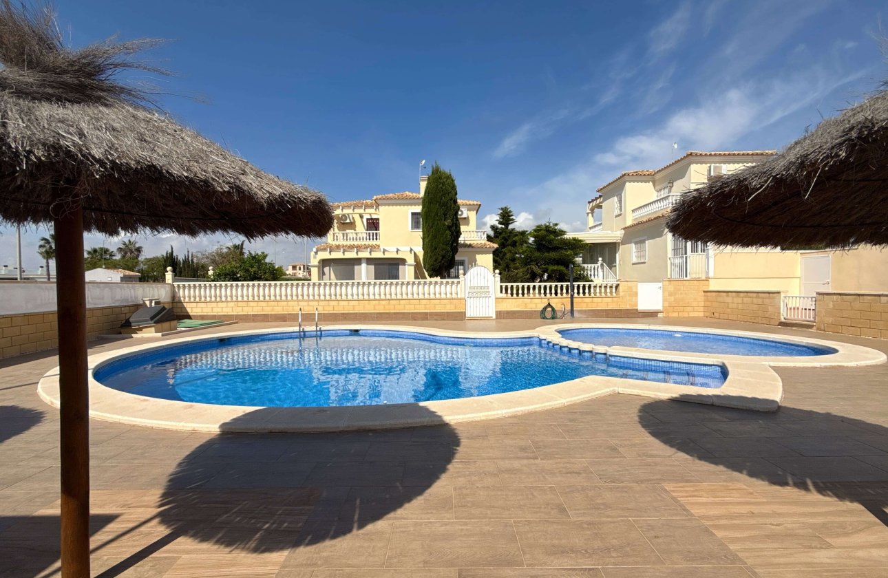 Resale - Villa - Lomas de Cabo Roig