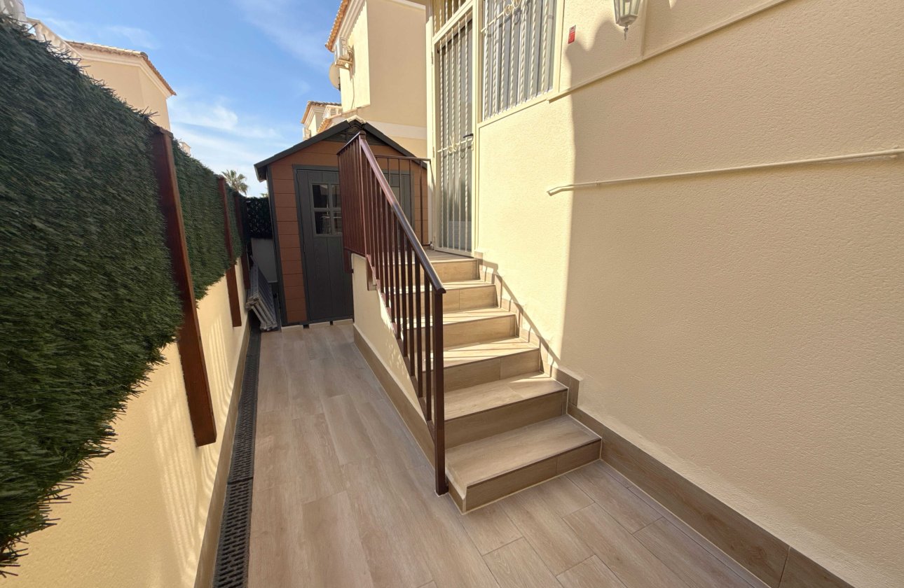 Resale - Villa - Lomas de Cabo Roig