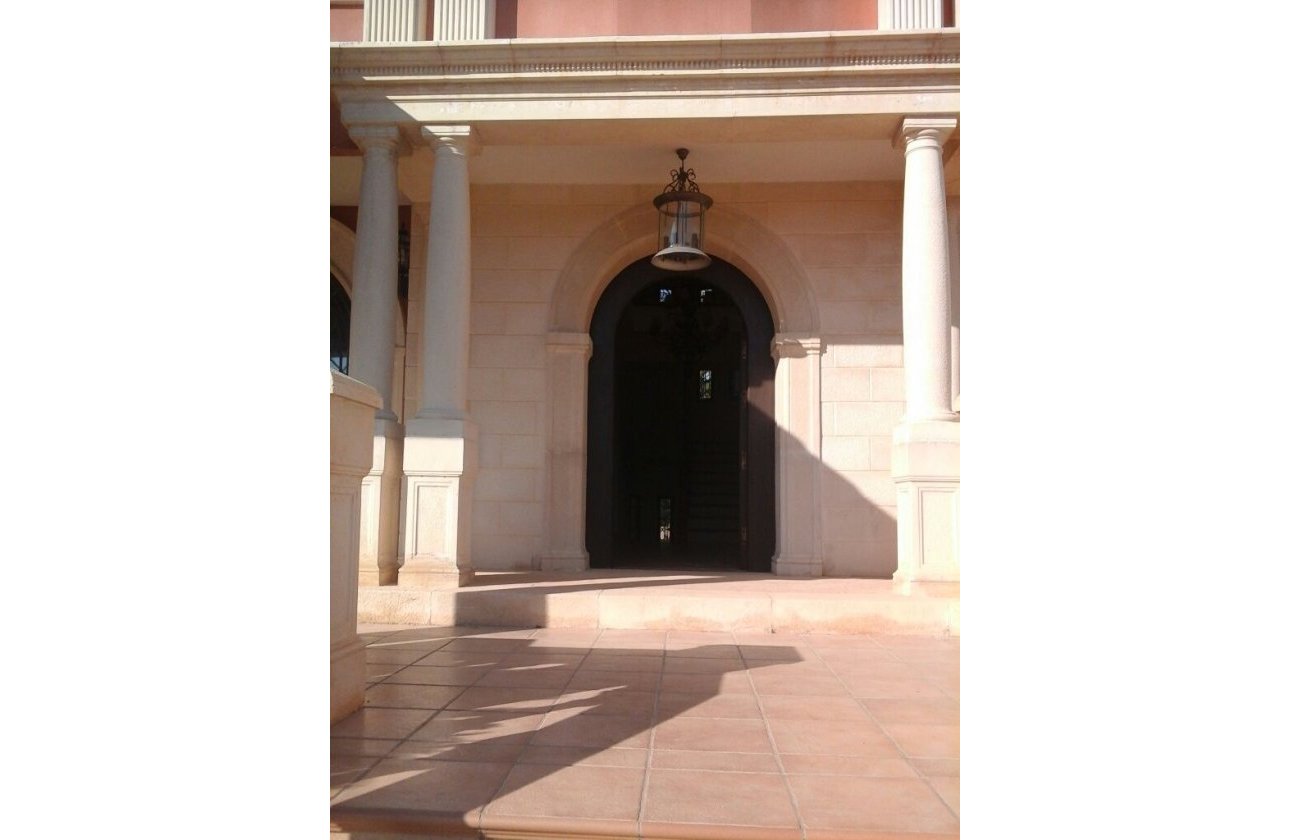 Resale - Villa - Elche