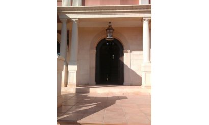 Resale - Villa - Elche