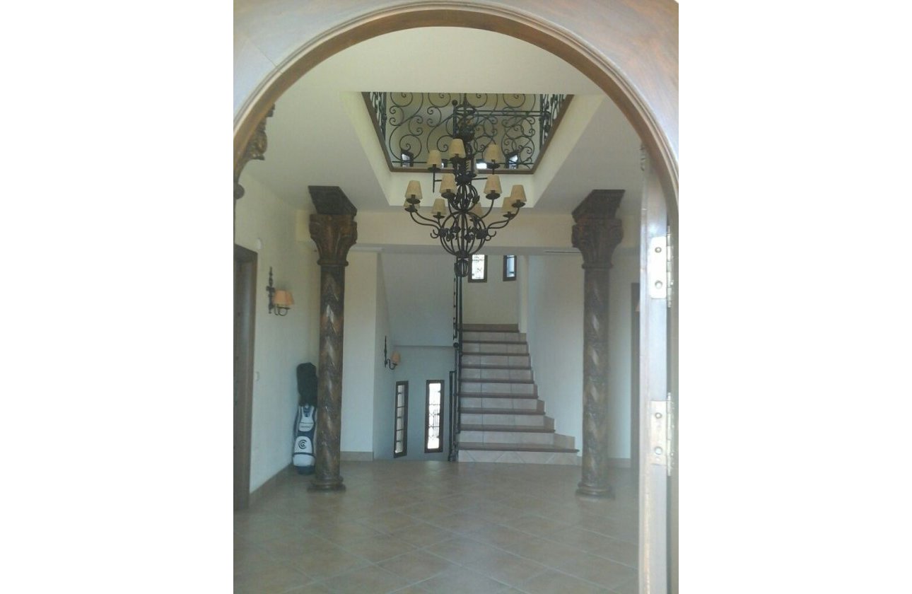 Resale - Villa - Elche