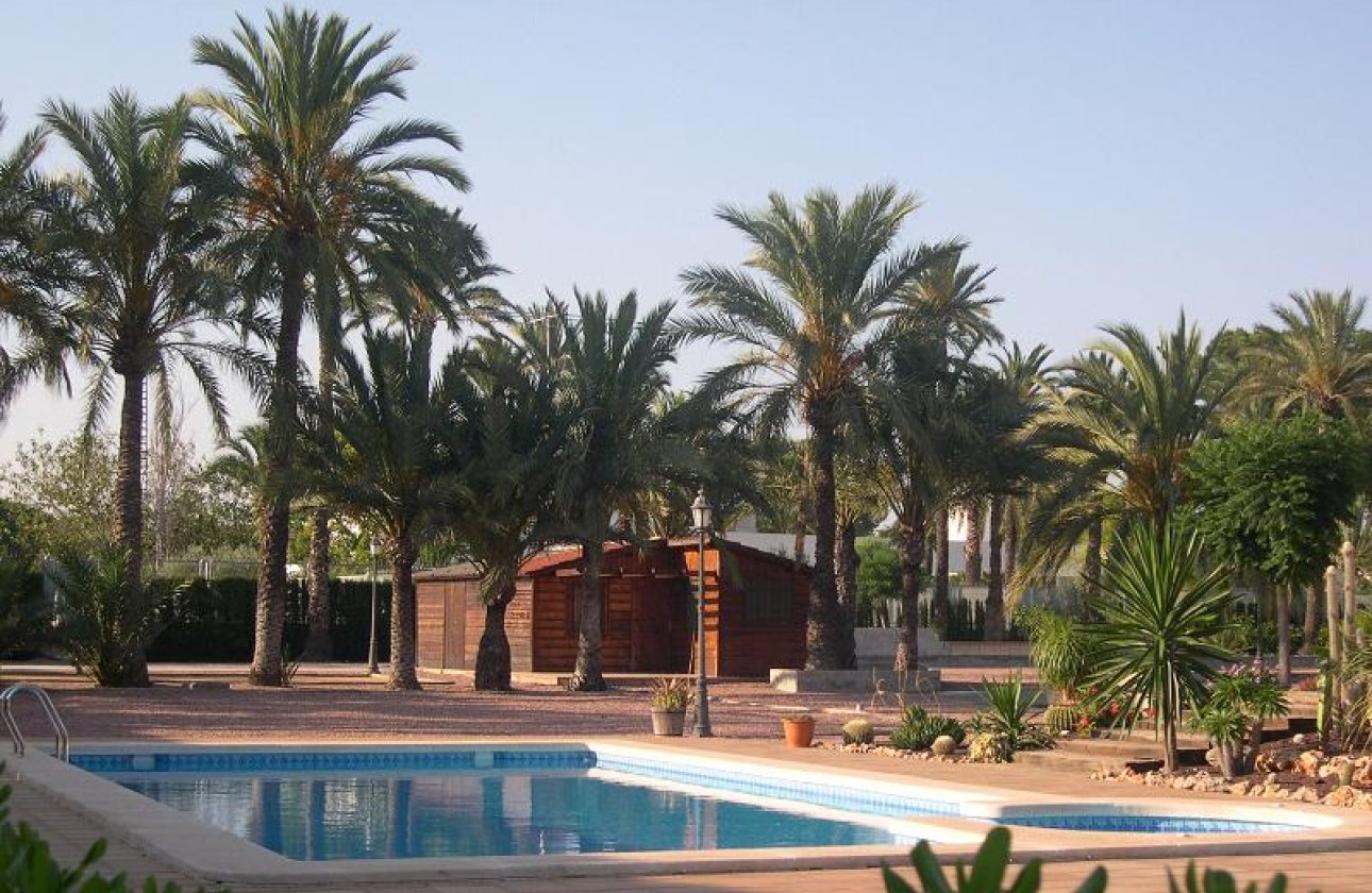 Resale - Villa - Elche