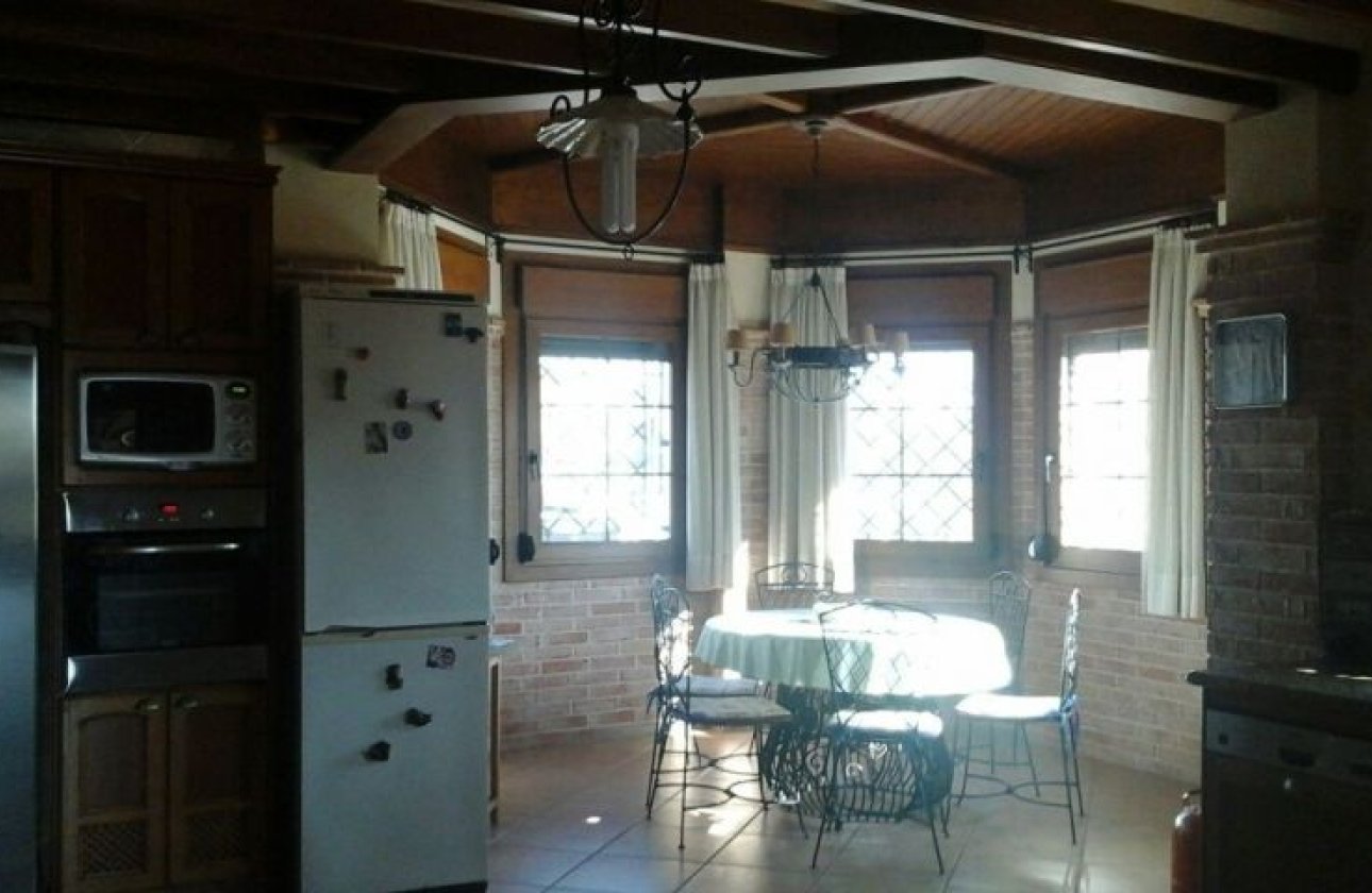 Resale - Villa - Elche