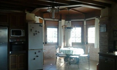 Resale - Villa - Elche