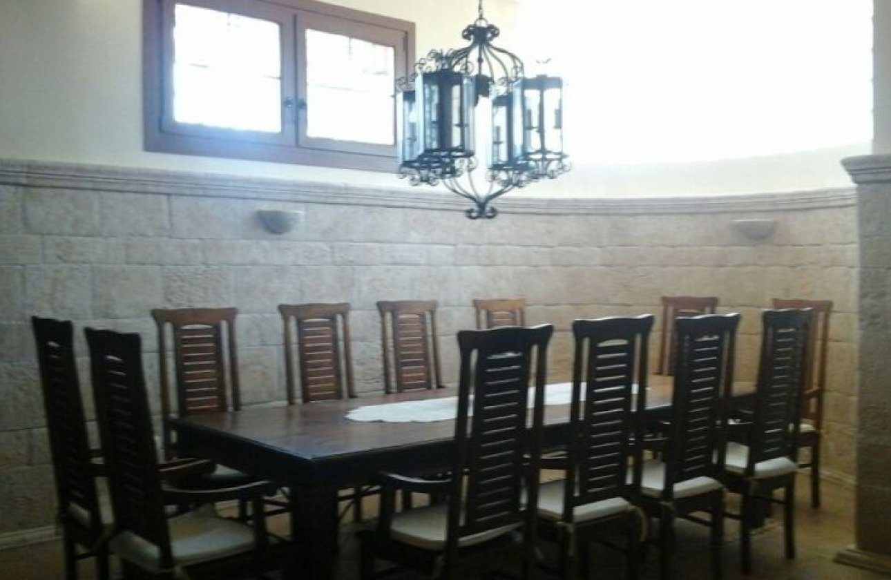 Resale - Villa - Elche