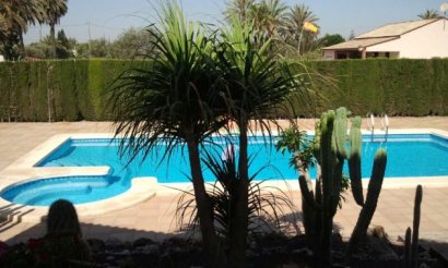 Resale - Villa - Elche