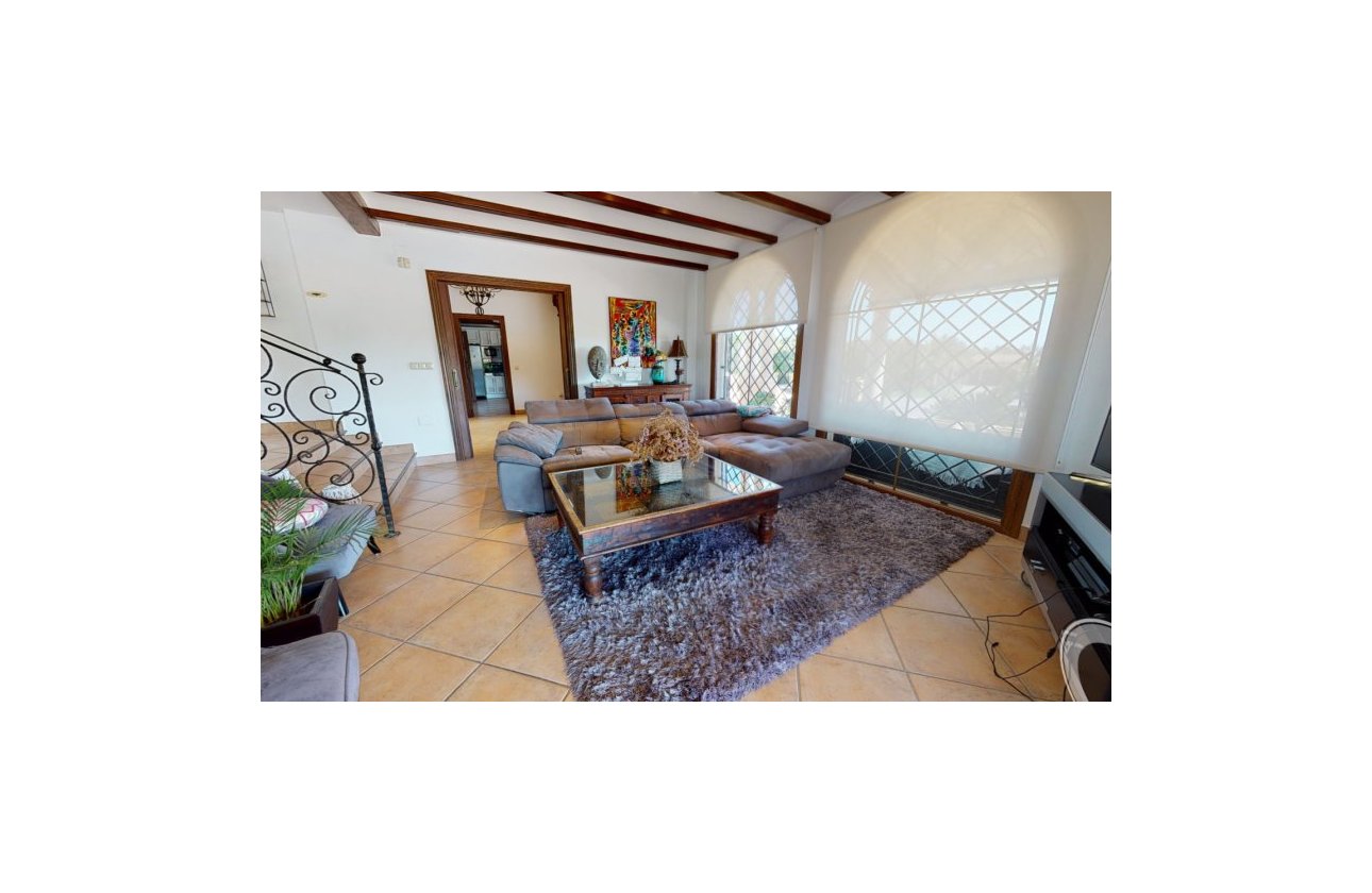 Resale - Villa - Elche