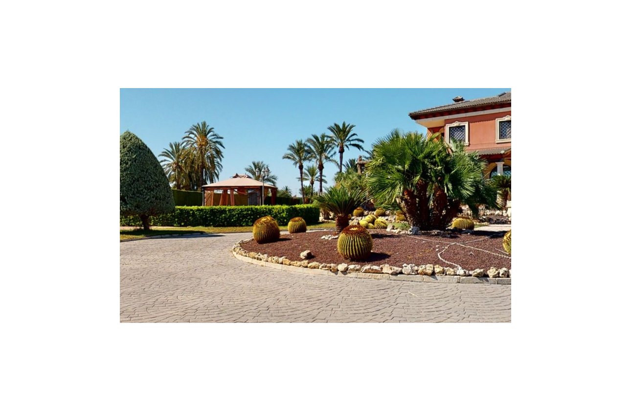 Resale - Villa - Elche