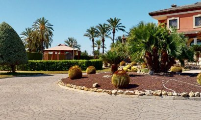 Resale - Villa - Elche