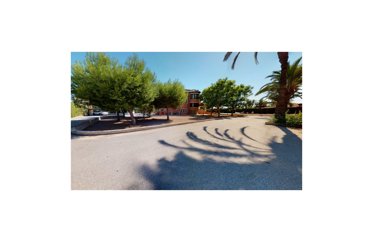 Resale - Villa - Elche