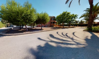 Resale - Villa - Elche