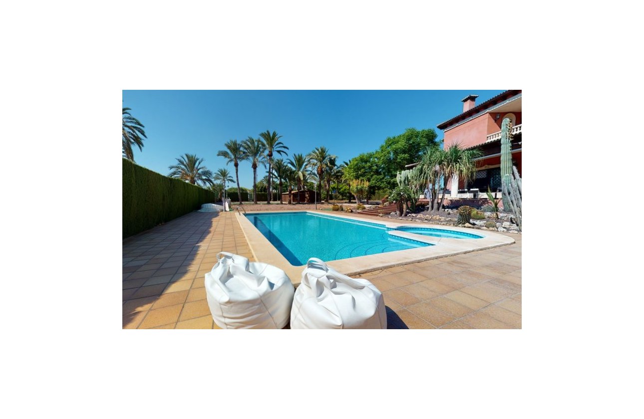Resale - Villa - Elche