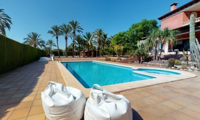 Resale - Villa - Elche
