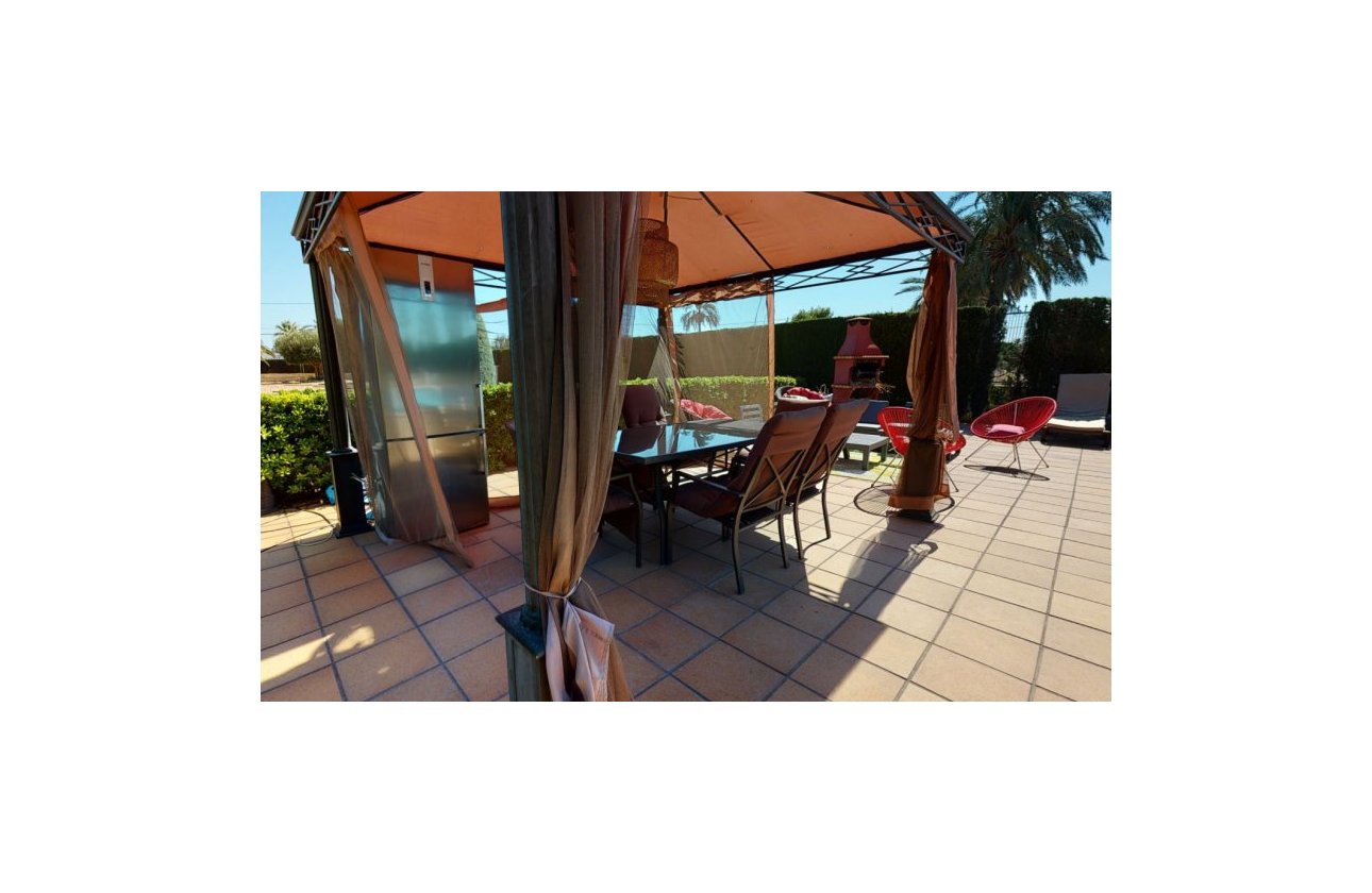 Resale - Villa - Elche