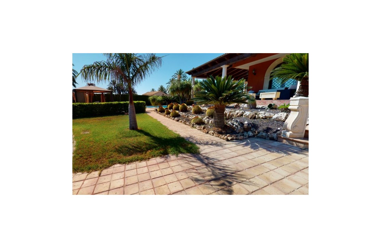 Resale - Villa - Elche