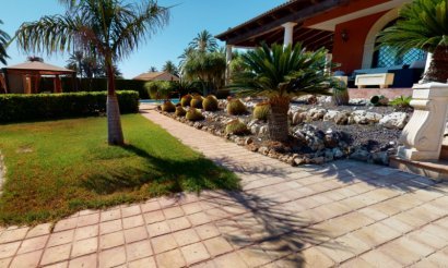 Resale - Villa - Elche