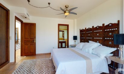 Resale - Villa - Elche