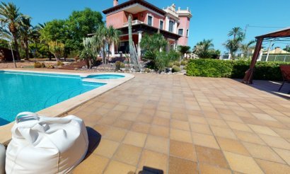 Resale - Villa - Elche