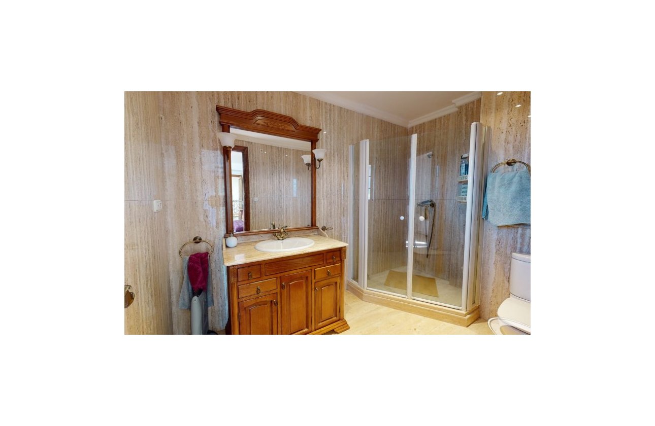 Resale - Villa - Elche