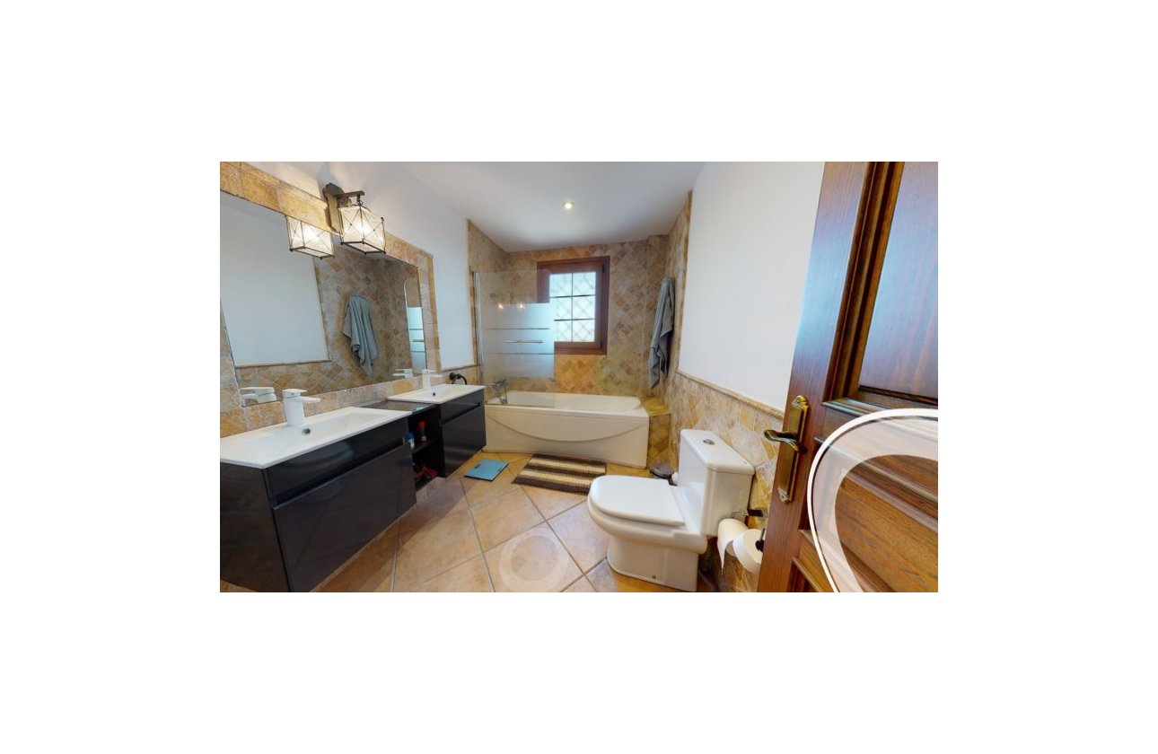 Resale - Villa - Elche