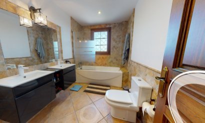 Resale - Villa - Elche