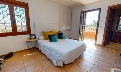 Resale - Villa - Elche