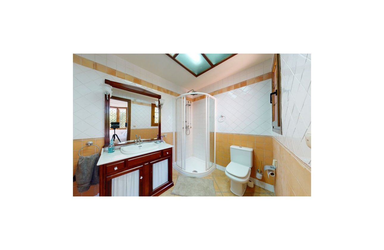 Resale - Villa - Elche