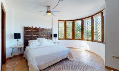 Resale - Villa - Elche