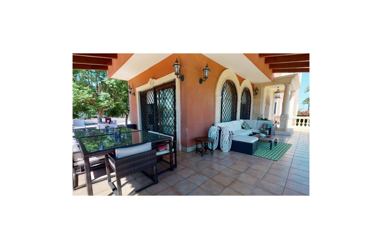 Resale - Villa - Elche