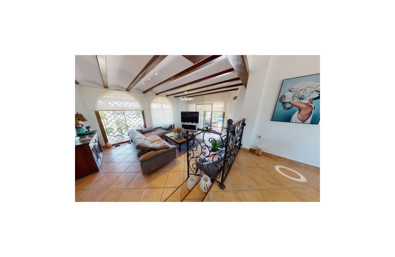 Resale - Villa - Elche